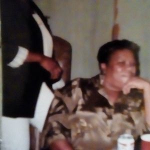 Meet your Posher, Lora